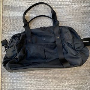 Lululemon All Day Duffel in Black